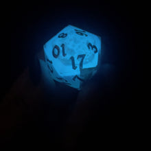 Load and play video in Gallery viewer, 30mm Chonk The Apothecary D20 (GLOWS)
